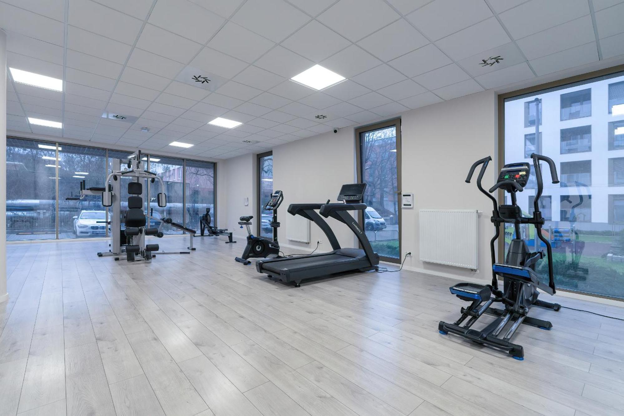 City Center Apartments With Gym & Free Garage Poznan By Noclegi Renters Buitenkant foto